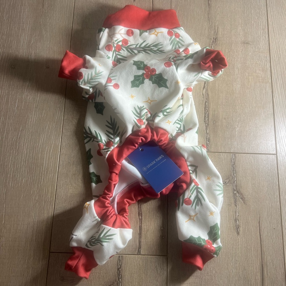 Spark Paws Christmas Dog Pajamas – Holly & Pine Print – Size L – NWT